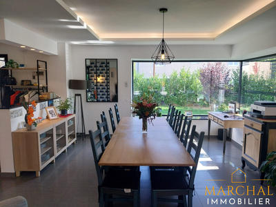 Villa - 251 m² - 8 pièces