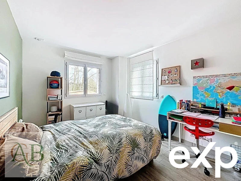 Maison - 220 m² - 7 pièces