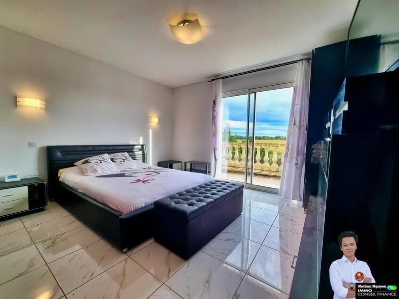 Maison - 181 m² - 8 pièces