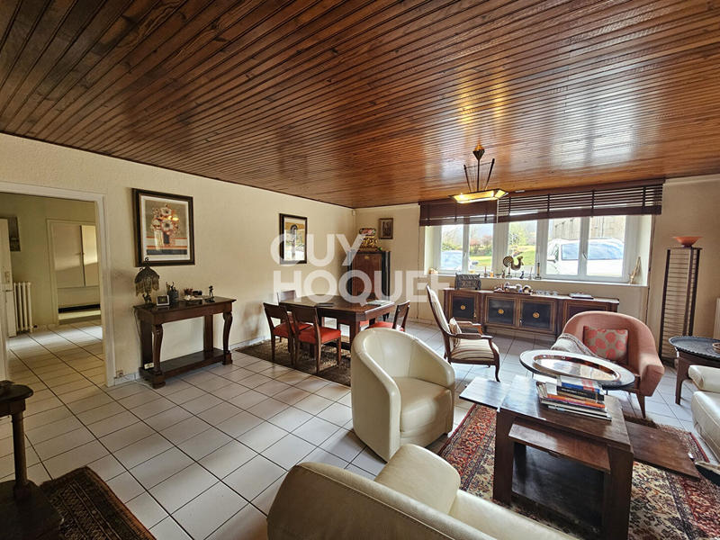 Maison - 256 m² - 6 pièces