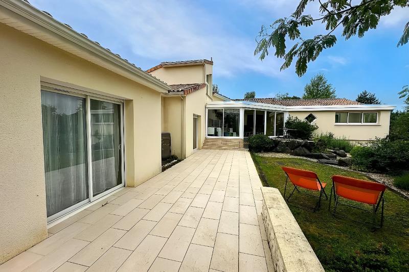 Maison - 319 m² - 15 pièces