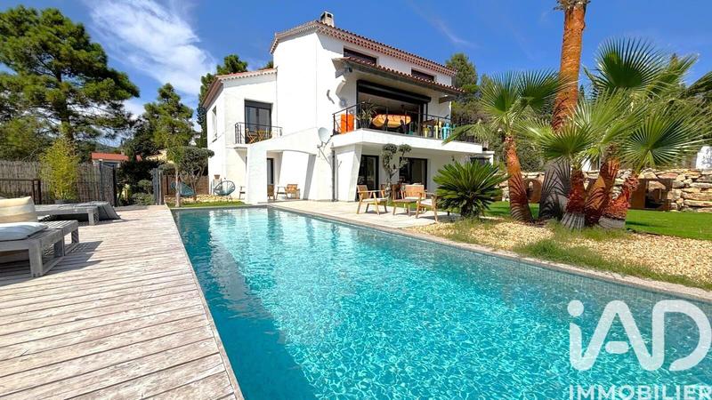 Maison - 205 m² - 7 pièces