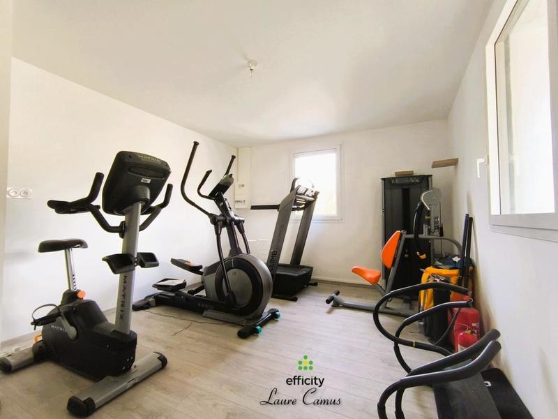 Maison - 213 m² - 6 pièces