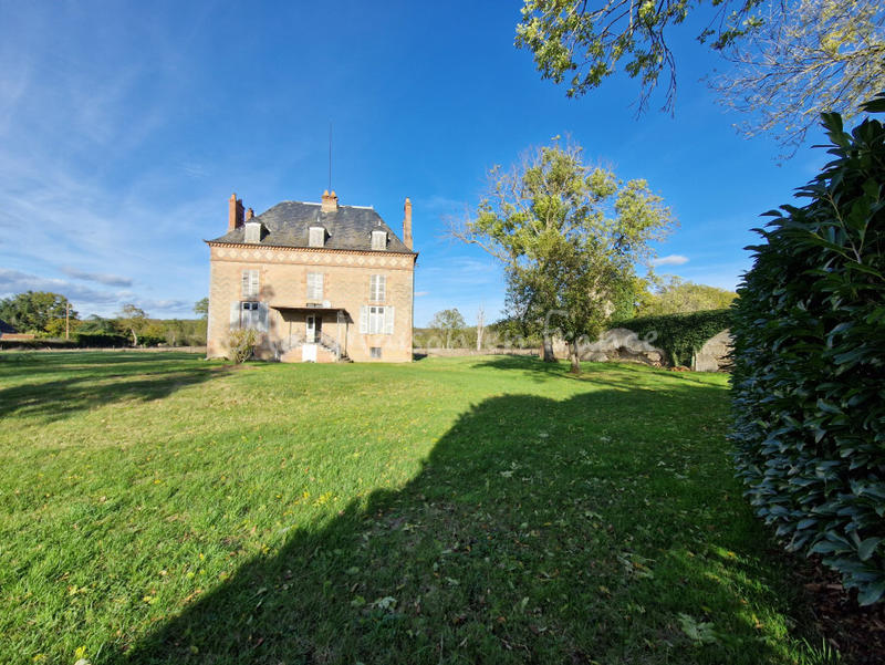 Maison - 280 m² - 13 pièces