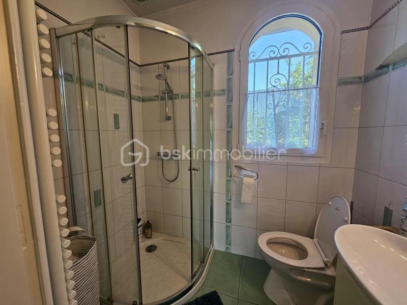 Maison traditionnelle - 184 m² - 6 pièces