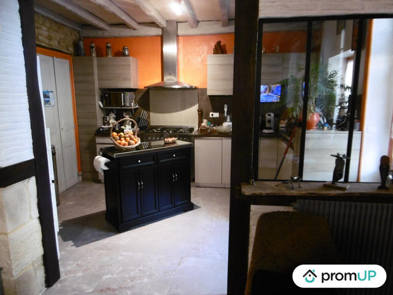 Maison - 370 m² - 12 pièces