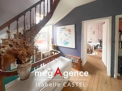 Maison - 216 m² - 9 pièces