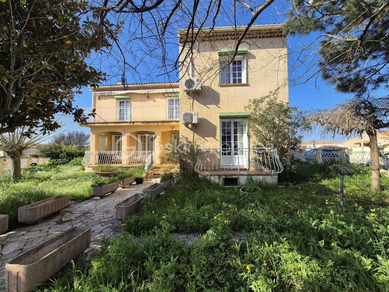 Maison traditionnelle - 162 m² - 6 pièces