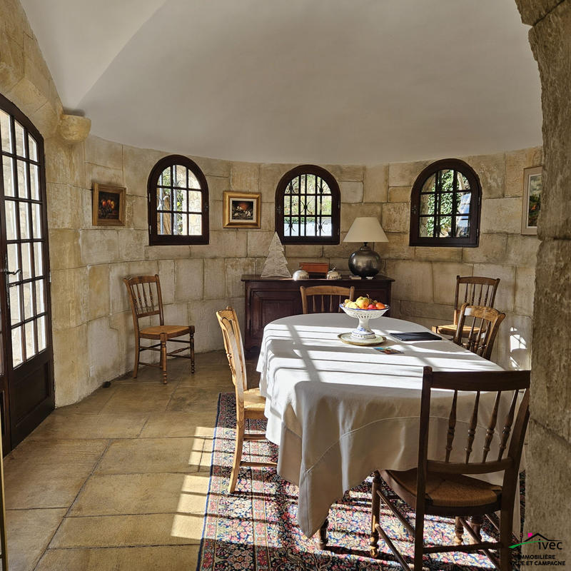 Maison - 205 m² - 6 pièces