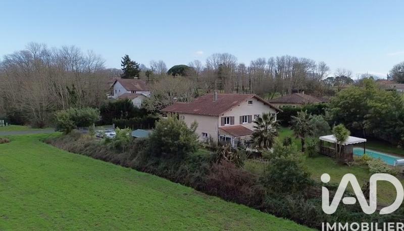 Maison - 242 m² - 9 pièces