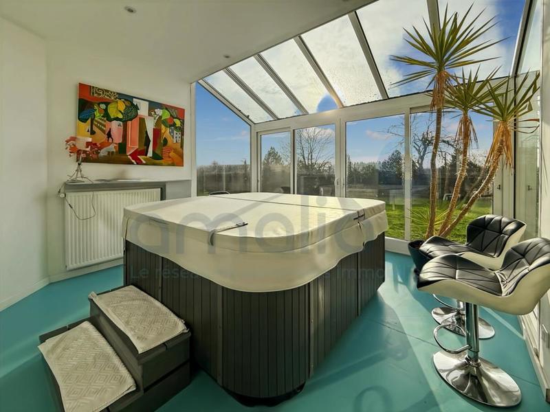 Maison - 369 m² - 11 pièces