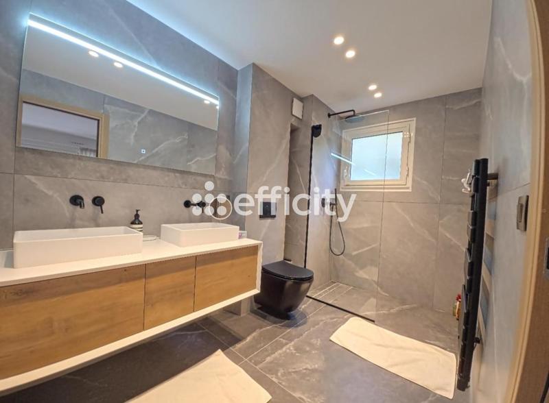 Appartement - 140 m² - 5 pièces