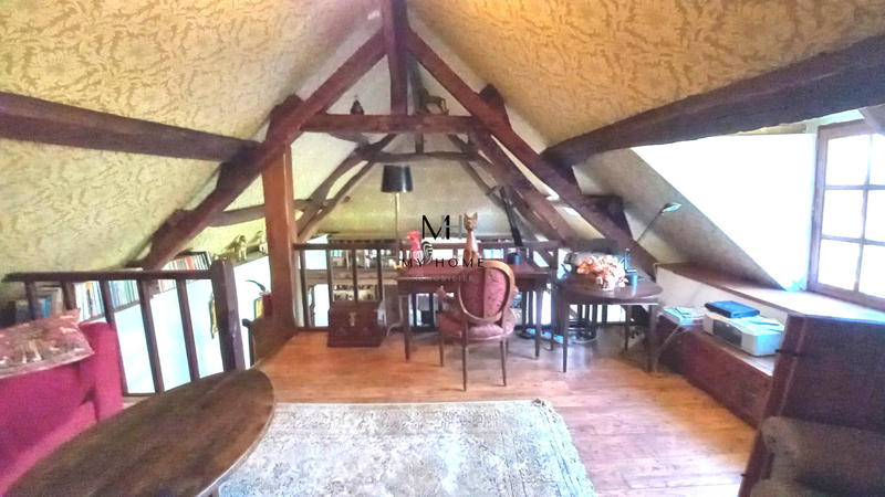 Maison - 360 m² - 8 pièces