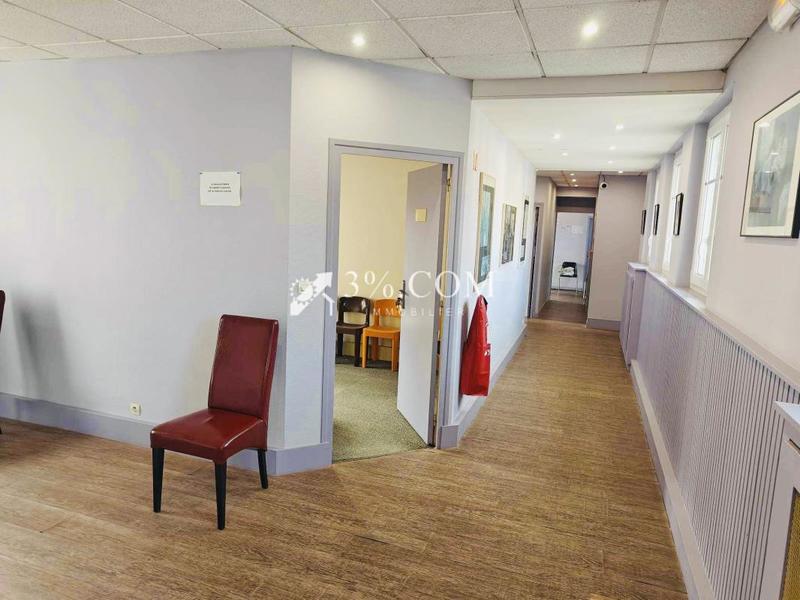 Bureau - 137 m² - 8 pièces