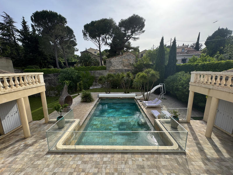 Maison - 404 m² - 8 pièces