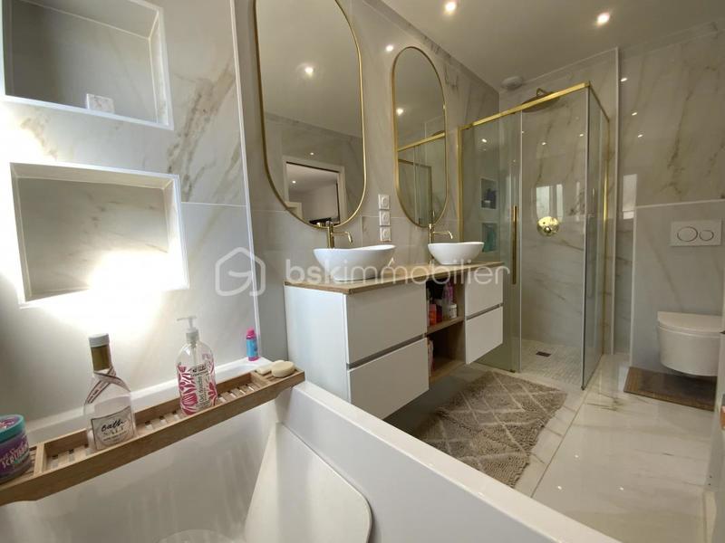 Maison - 180 m² - 6 pièces