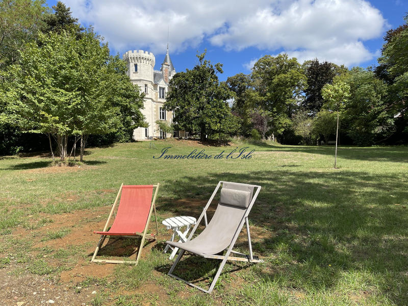 Maison - 420 m² - 13 pièces