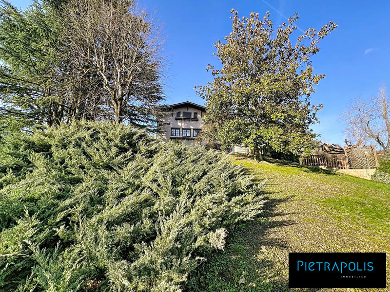 Maison traditionnelle - 165 m² - 8 pièces