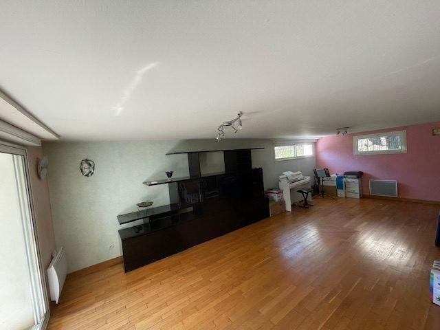 Maison - 223 m² - 9 pièces