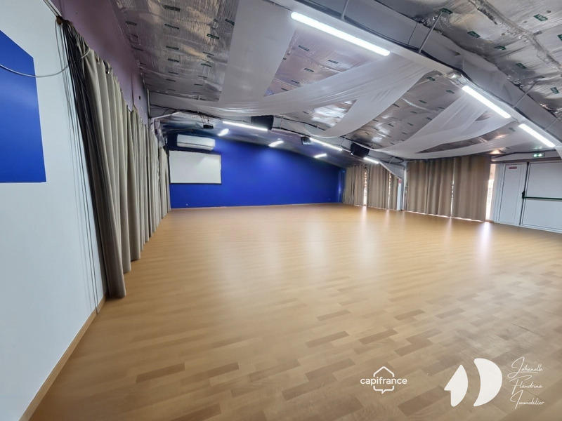 Local commercial - 160 m² - 1 pièce