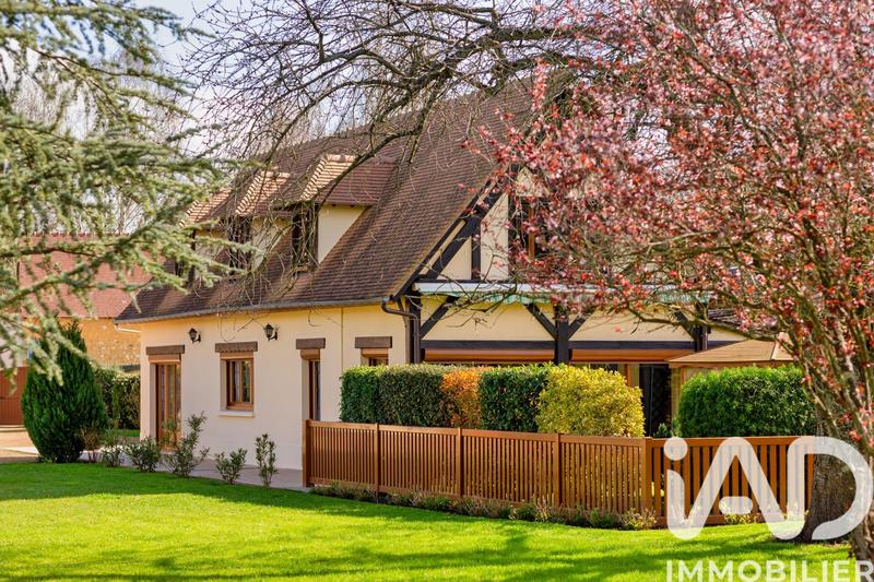 Maison - 237 m² - 13 pièces