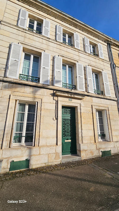 Maison - 195 m² - 9 pièces