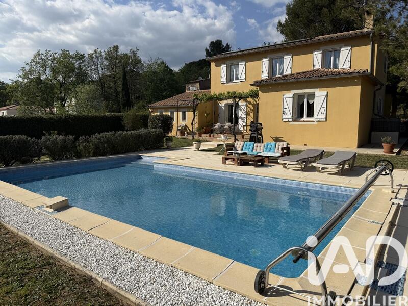 Maison - 156 m² - 8 pièces