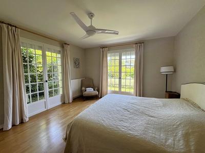 Maison - 300 m² - 9 pièces