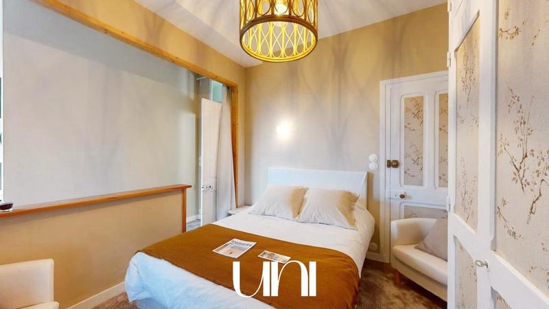 Maison - 450 m² - 16 pièces