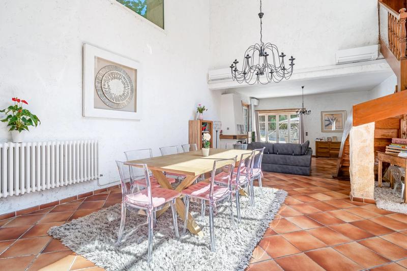 Maison - 235 m² - 8 pièces