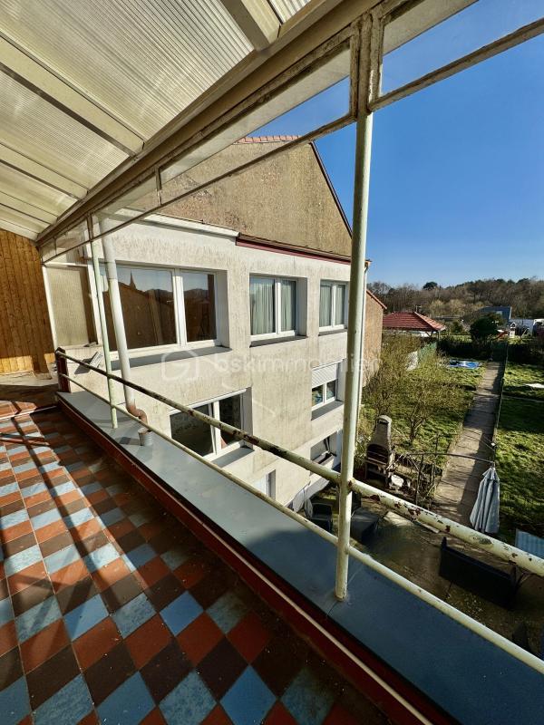 Maison traditionnelle - 260 m² - 10 pièces