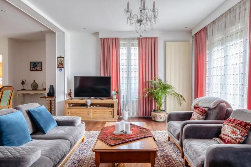 Maison - 285 m² - 10 pièces