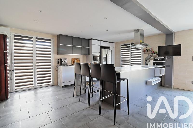 Maison - 195 m² - 7 pièces