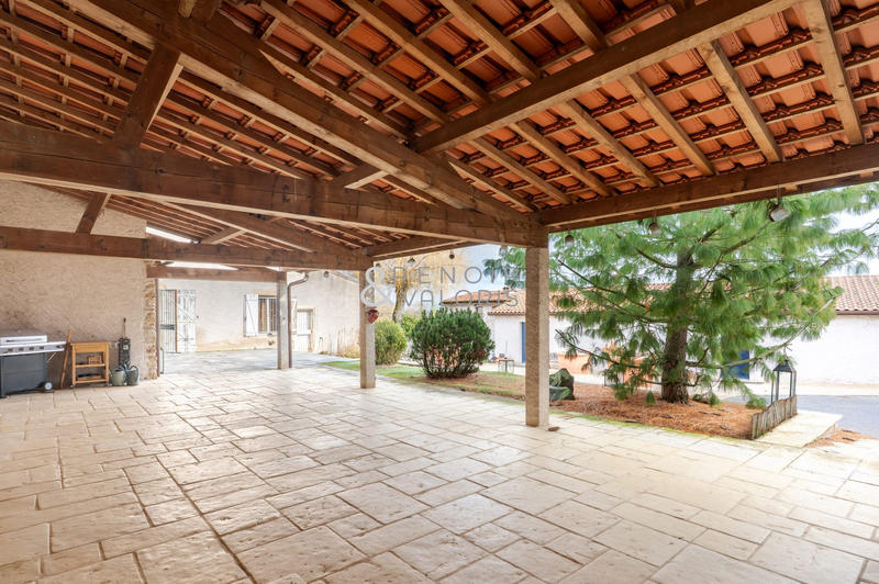 Maison - 270 m² - 10 pièces