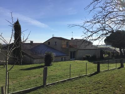 Maison - 305 m² - 12 pièces