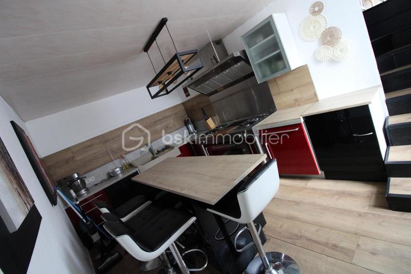 Demeure - 300 m² - 14 pièces