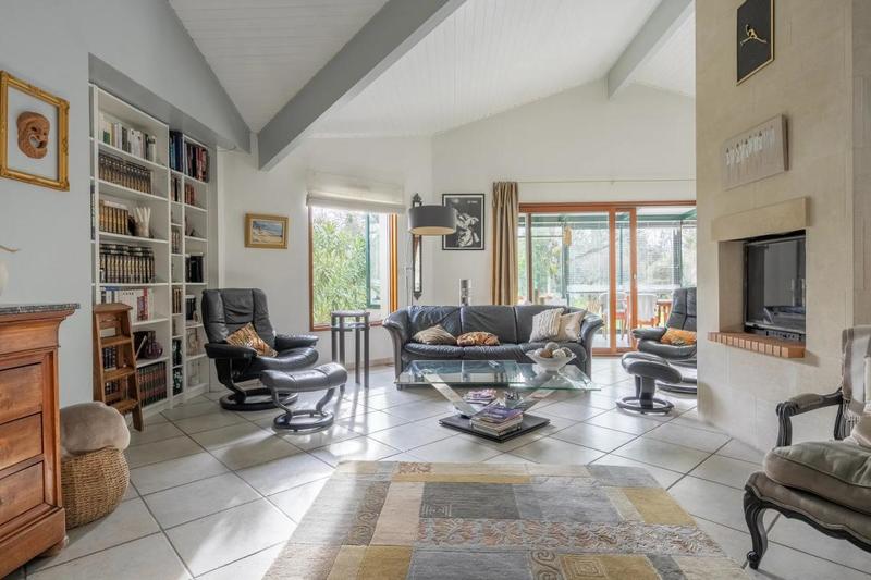 Maison - 233 m² - 7 pièces