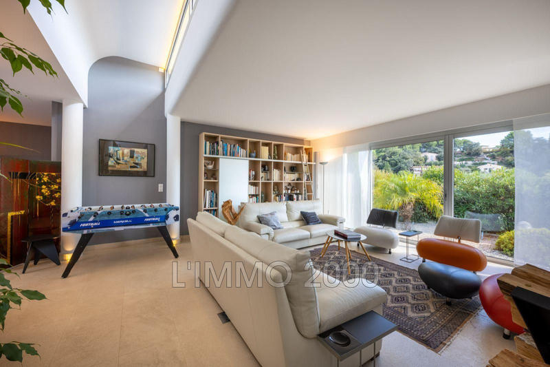 Villa - 306 m² - 8 pièces