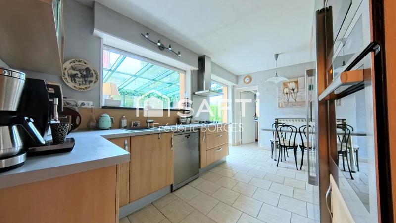 Maison - 228 m² - 7 pièces