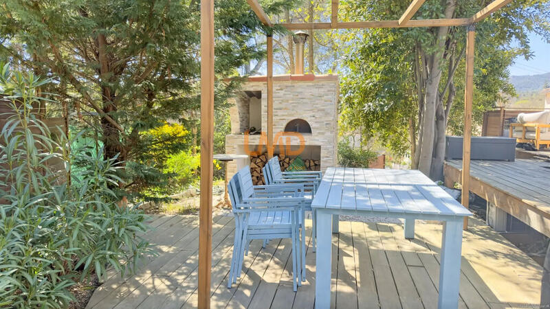 Villa - 223 m² - 9 pièces