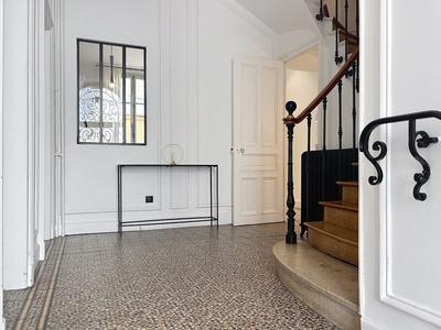 Maison de ville - 245 m² - 8 pièces