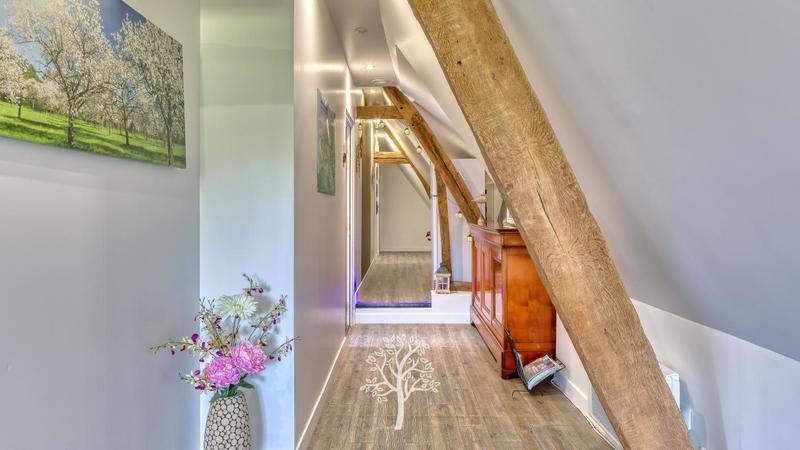 Maison - 250 m² - 9 pièces