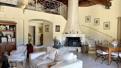 Maison - 290 m² - 9 pièces