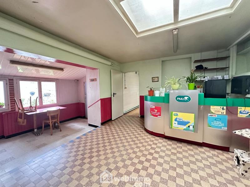 Maison - 305 m² - 12 pièces