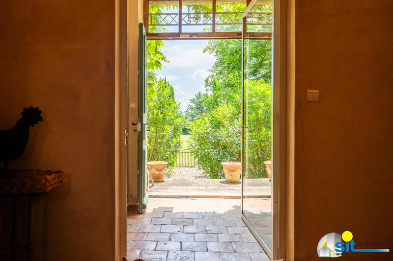 Propriété - 320 m² - 12 pièces