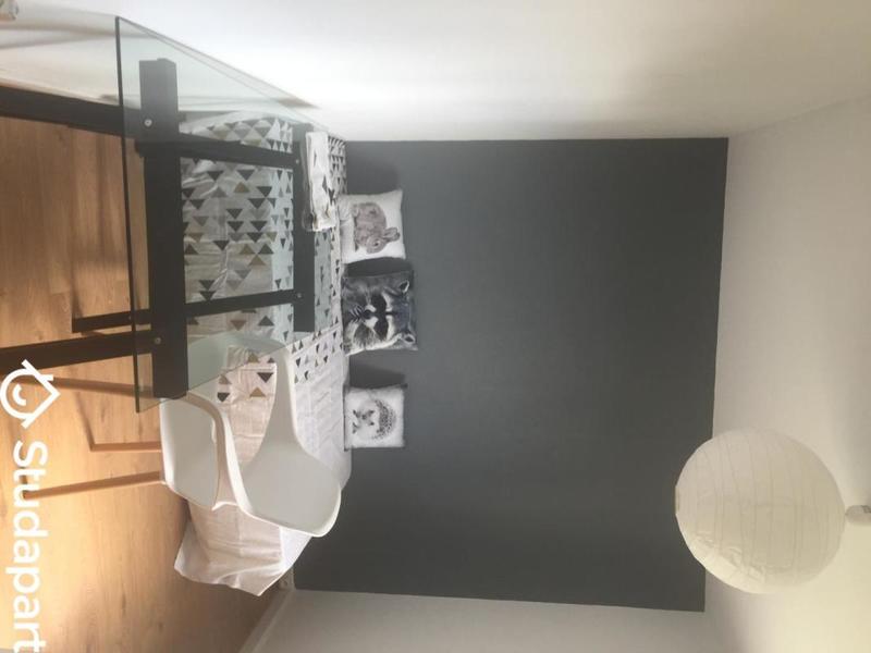 Chambre - 12 m² - 1 pièce