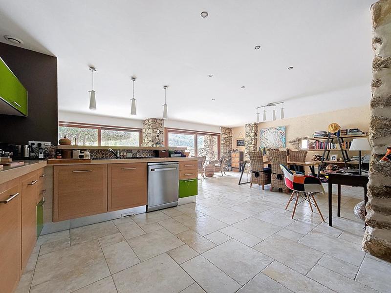 Maison - 220 m² - 7 pièces