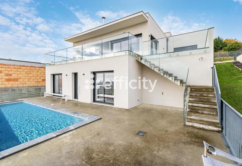 Pavillon - 200 m² - 6 pièces