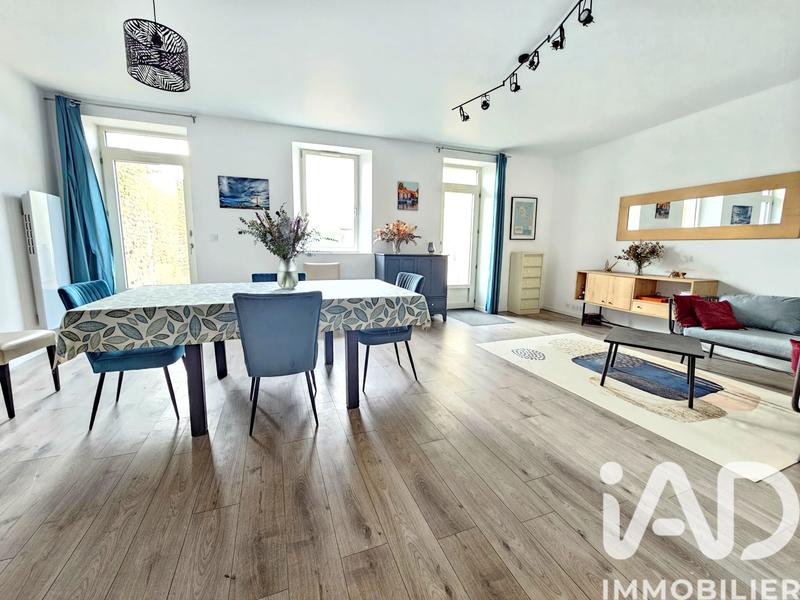 Maison - 220 m² - 8 pièces