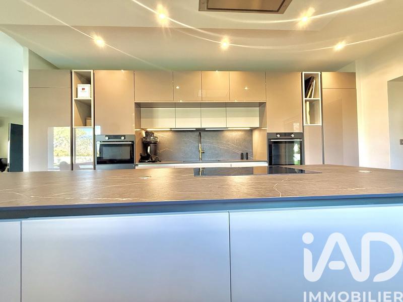 Maison - 365 m² - 11 pièces